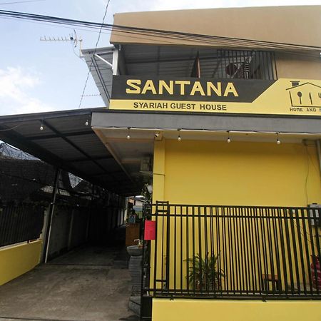 Super Oyo Capital O 2258 Santana Syariah Guest House Kartosuro Екстериор снимка