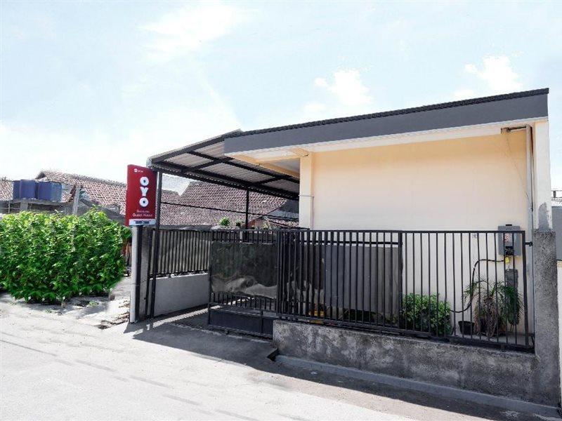 Super Oyo Capital O 2258 Santana Syariah Guest House Kartosuro Екстериор снимка