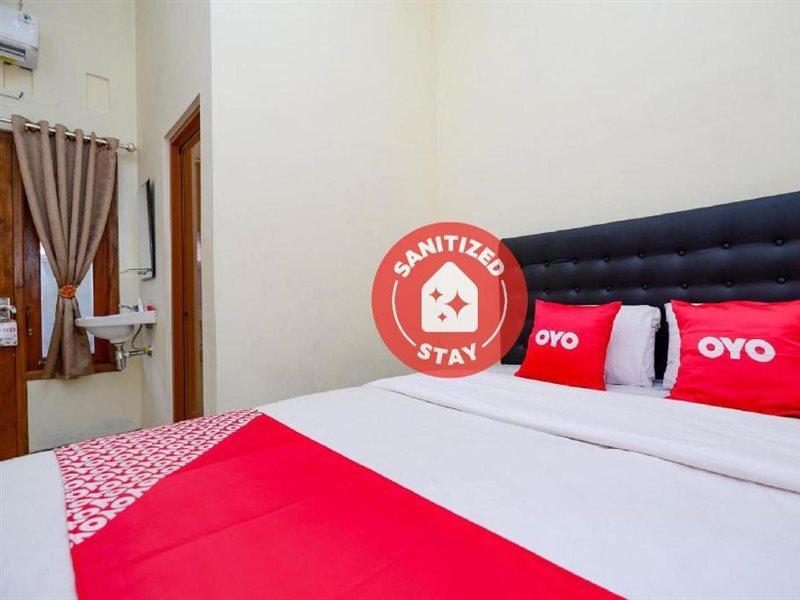 Super Oyo Capital O 2258 Santana Syariah Guest House Kartosuro Екстериор снимка