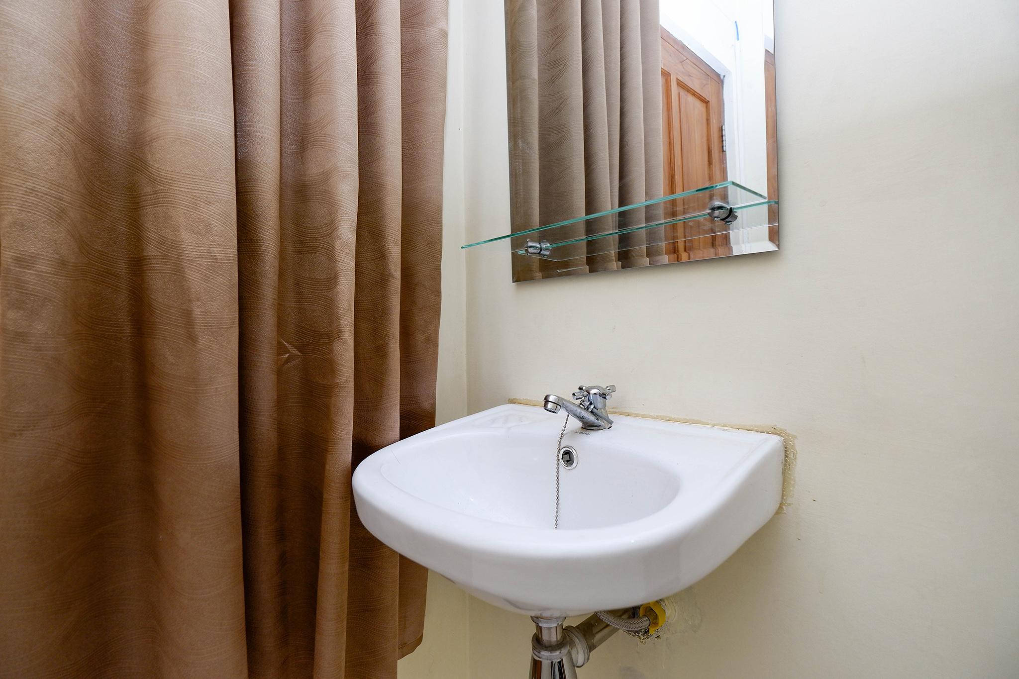 Super Oyo Capital O 2258 Santana Syariah Guest House Kartosuro Екстериор снимка
