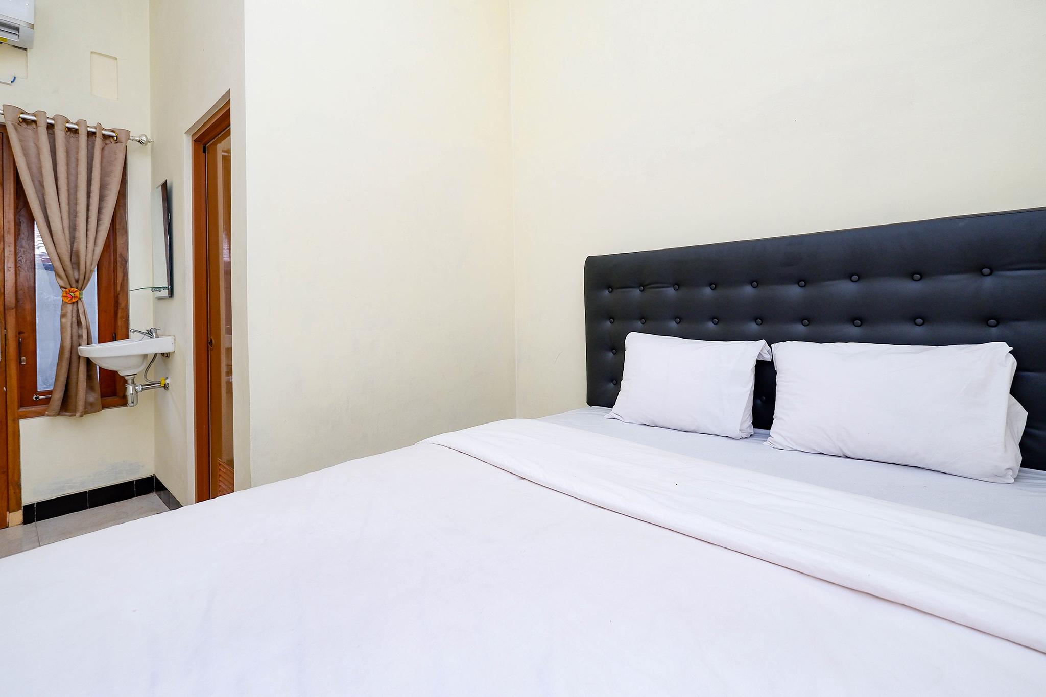 Super Oyo Capital O 2258 Santana Syariah Guest House Kartosuro Екстериор снимка