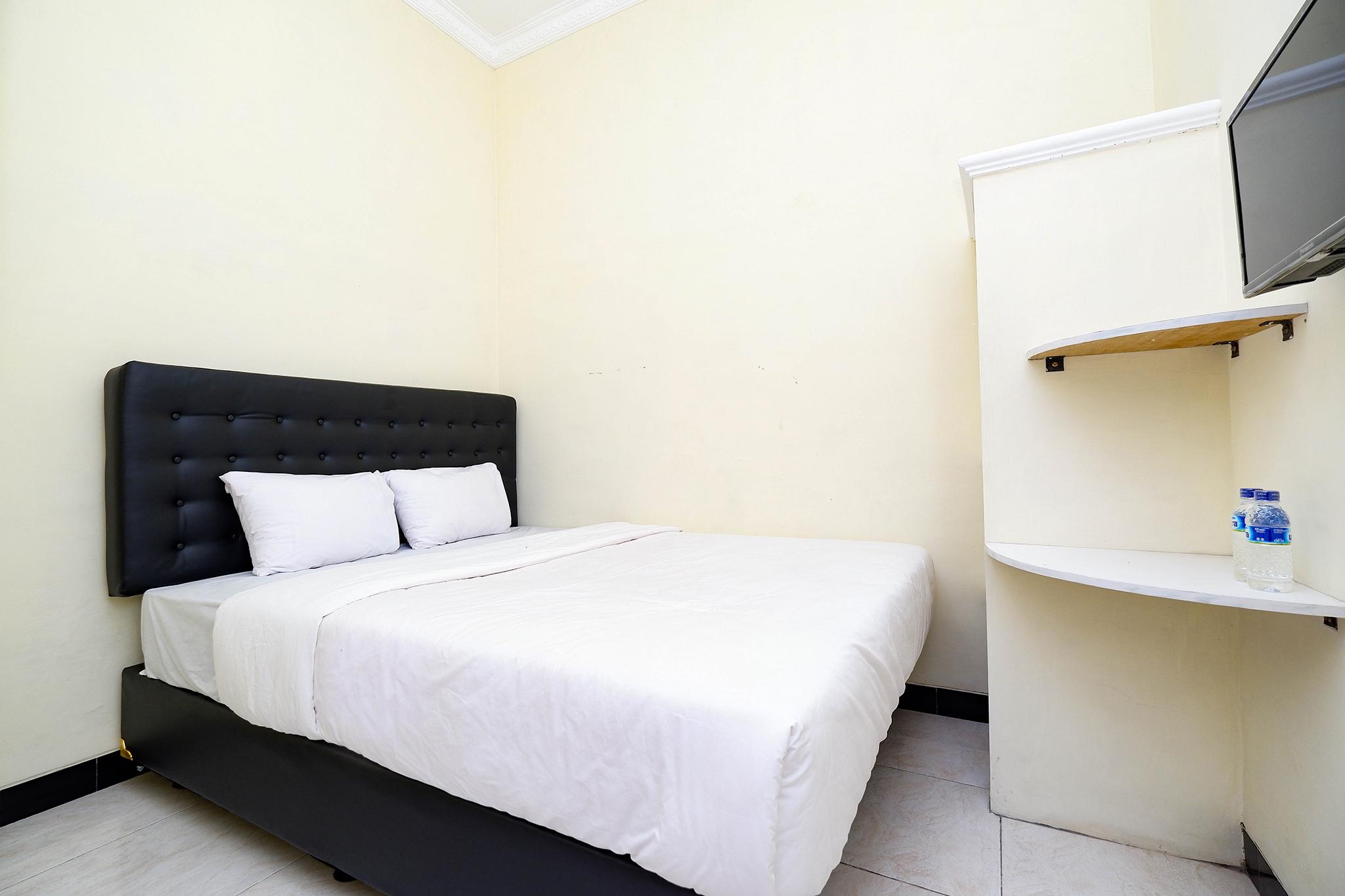 Super Oyo Capital O 2258 Santana Syariah Guest House Kartosuro Екстериор снимка