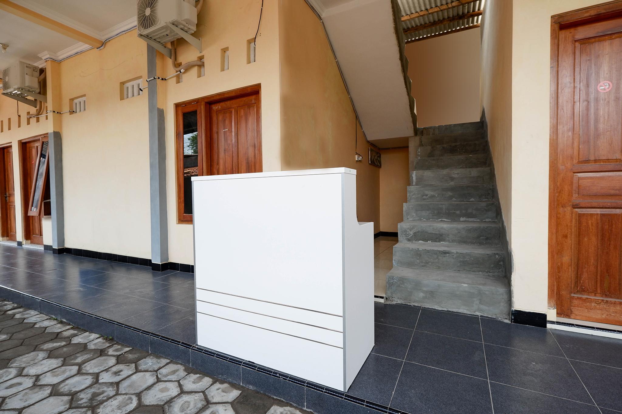 Super Oyo Capital O 2258 Santana Syariah Guest House Kartosuro Екстериор снимка