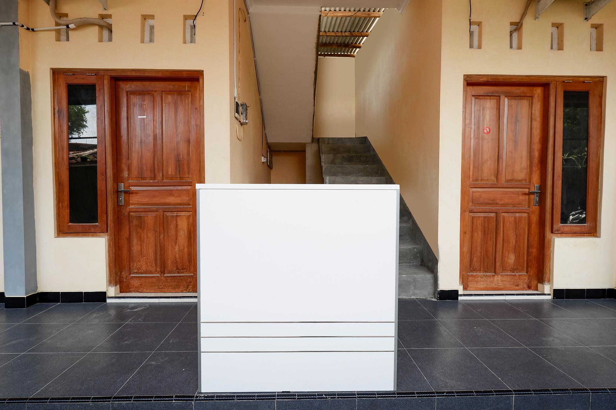 Super Oyo Capital O 2258 Santana Syariah Guest House Kartosuro Екстериор снимка
