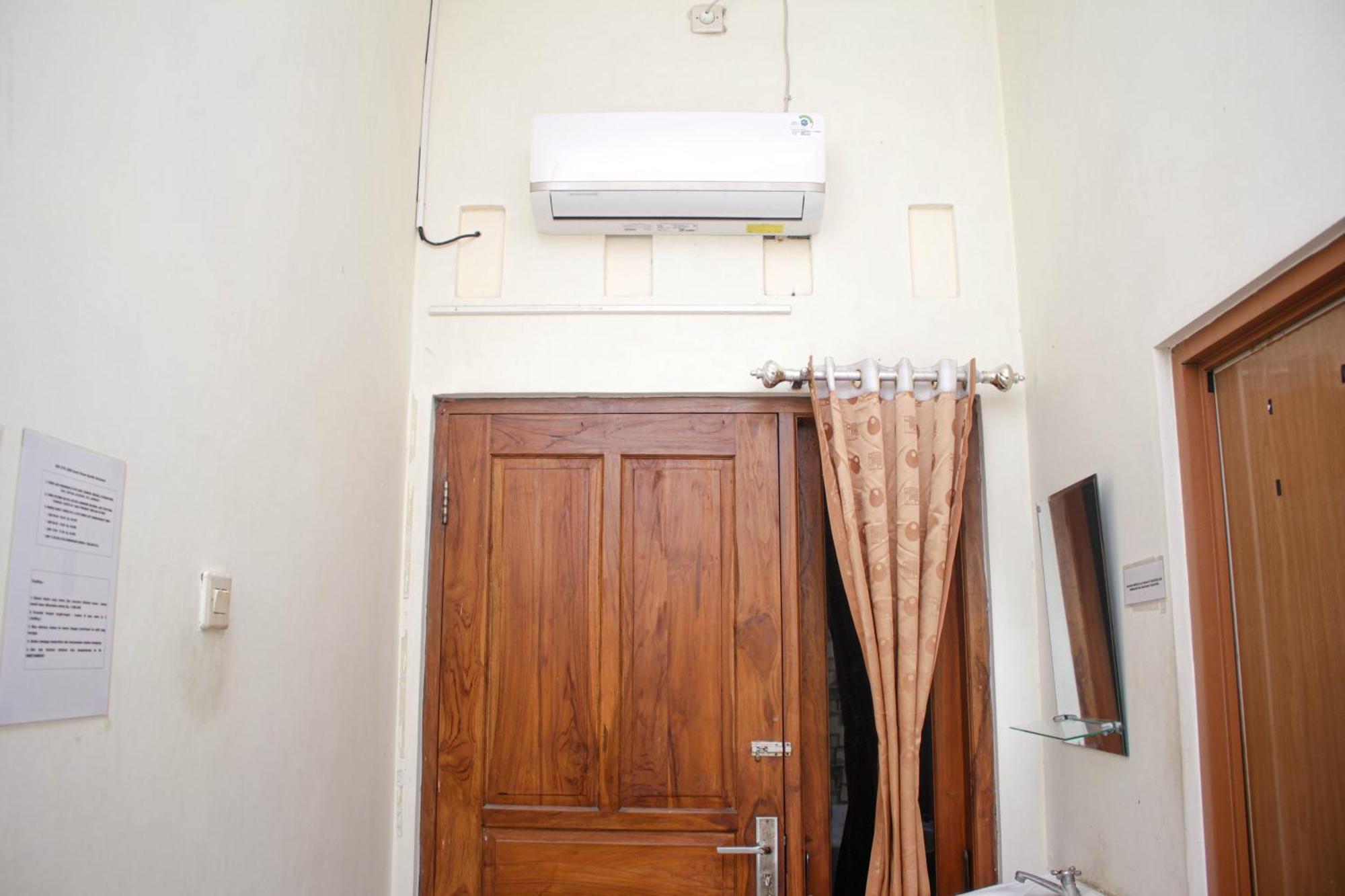 Super Oyo Capital O 2258 Santana Syariah Guest House Kartosuro Екстериор снимка