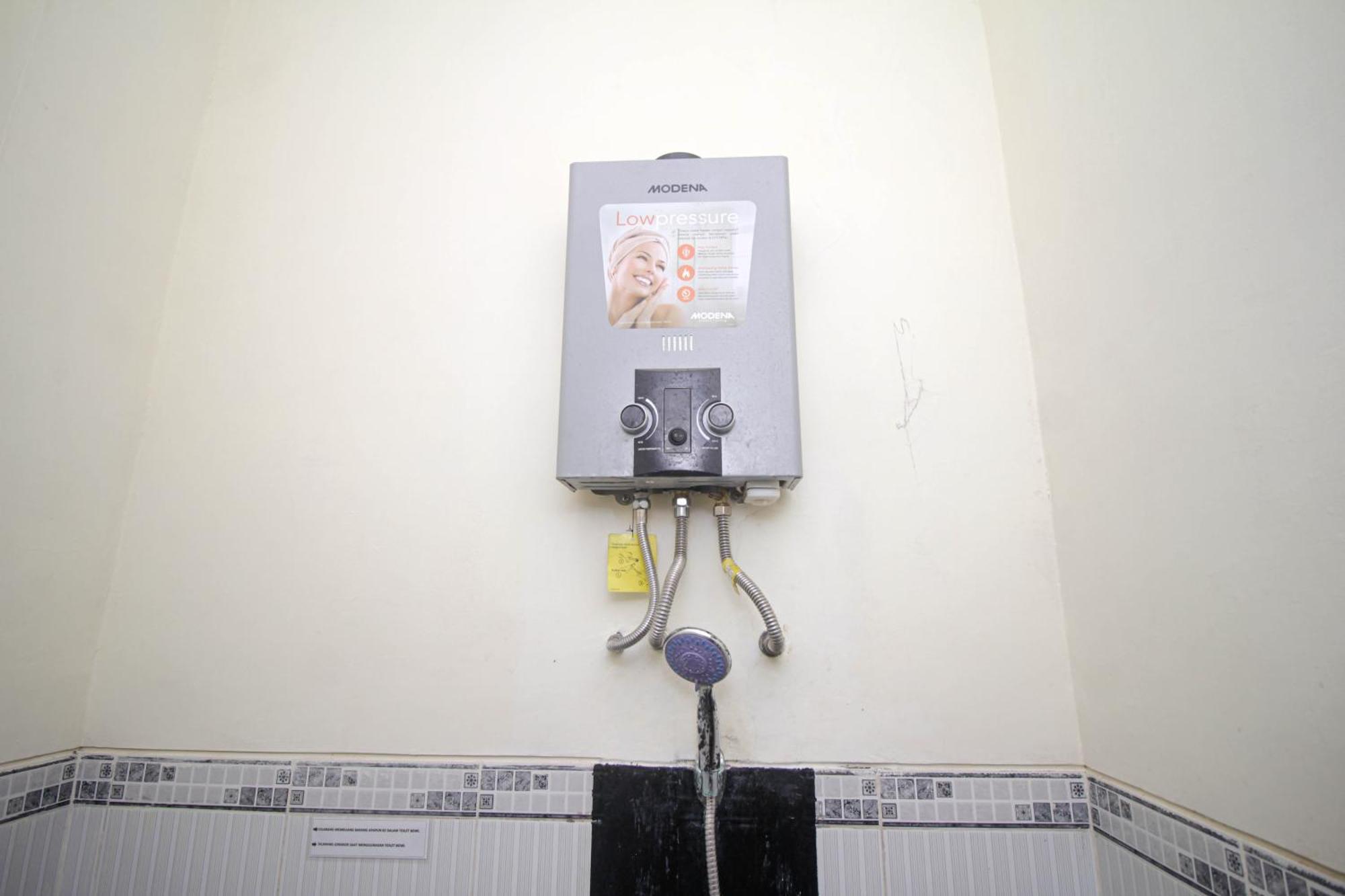 Super Oyo Capital O 2258 Santana Syariah Guest House Kartosuro Екстериор снимка