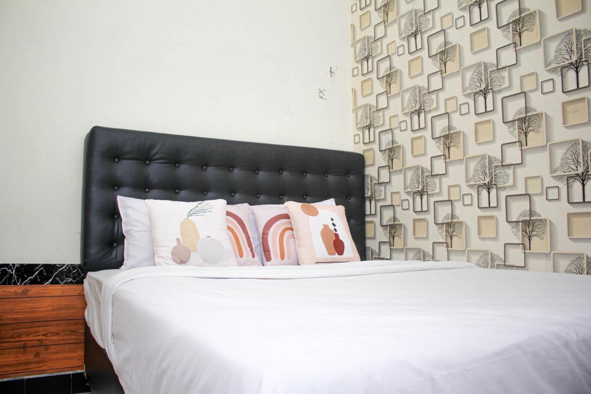 Super Oyo Capital O 2258 Santana Syariah Guest House Kartosuro Екстериор снимка