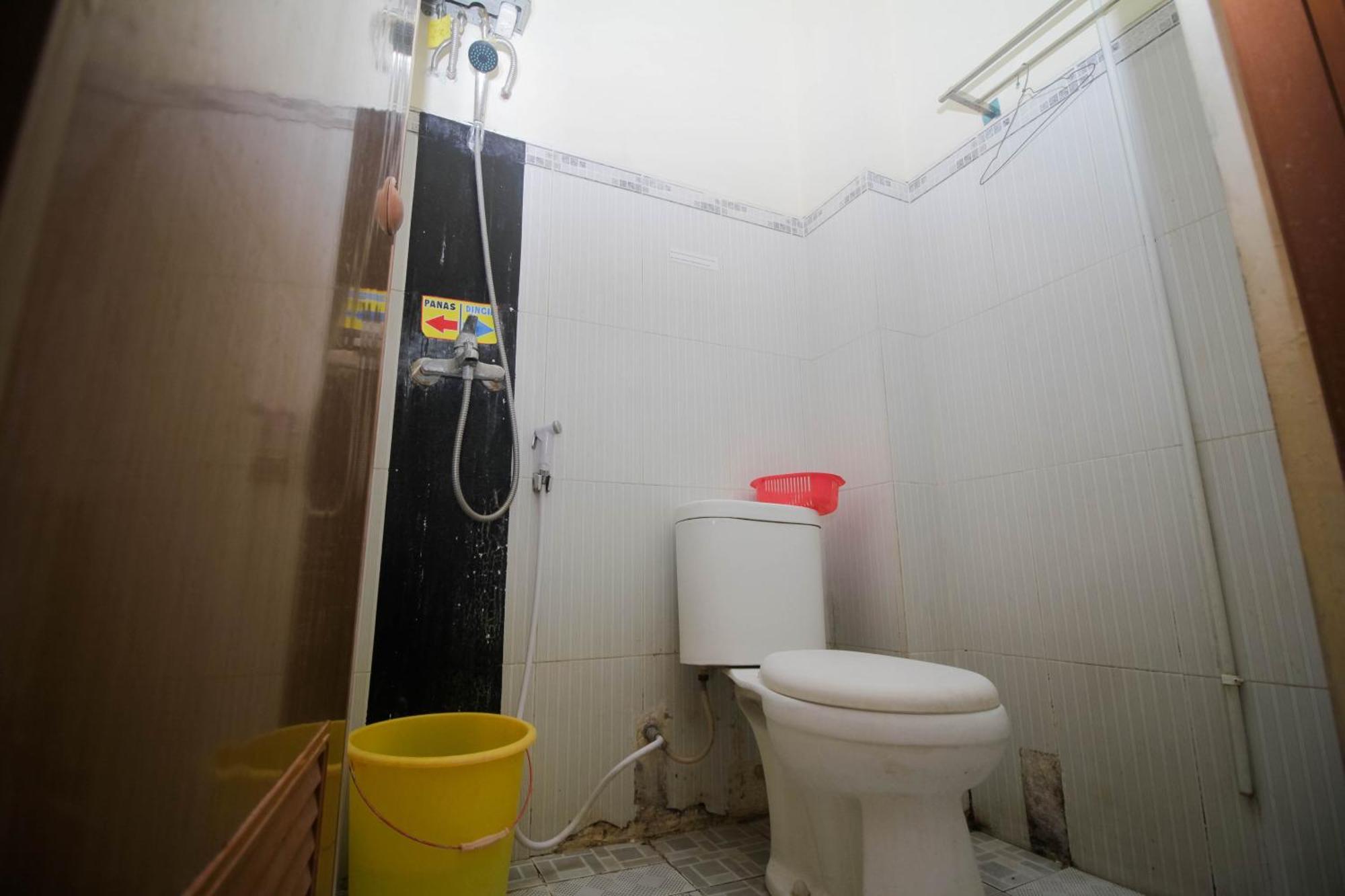 Super Oyo Capital O 2258 Santana Syariah Guest House Kartosuro Екстериор снимка