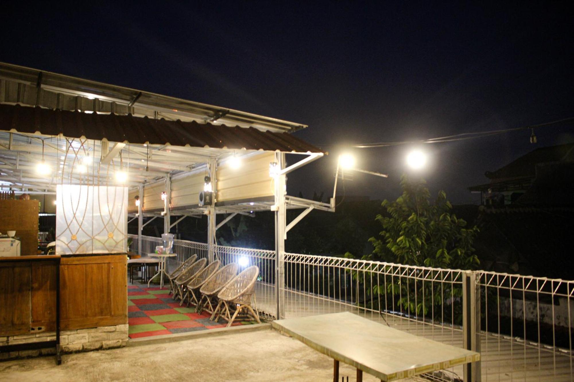 Super Oyo Capital O 2258 Santana Syariah Guest House Kartosuro Екстериор снимка