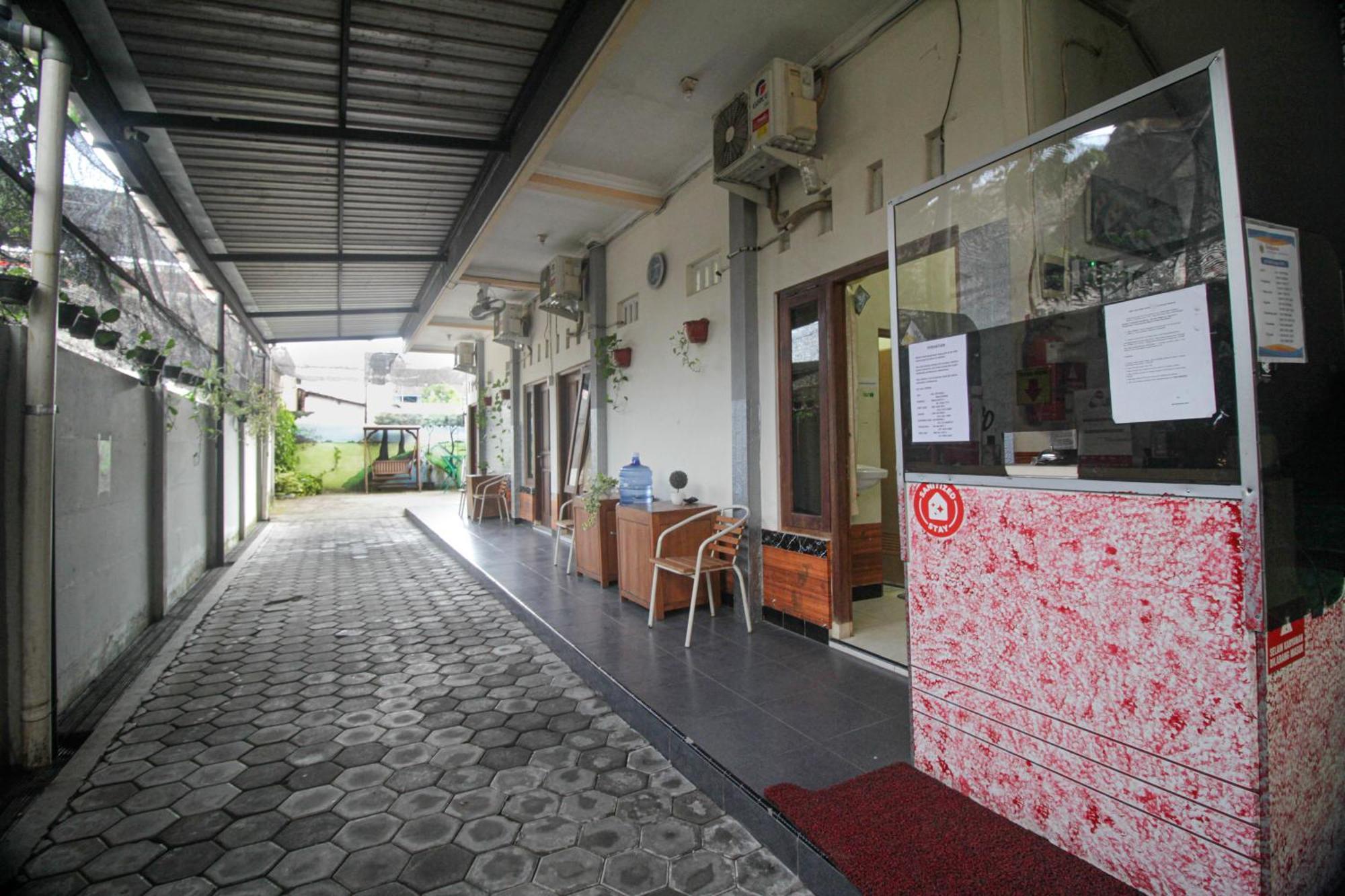 Super Oyo Capital O 2258 Santana Syariah Guest House Kartosuro Екстериор снимка
