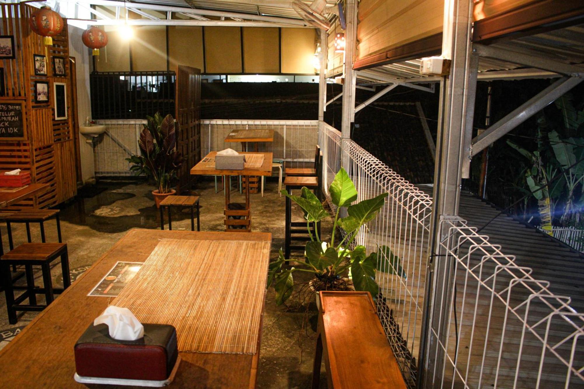 Super Oyo Capital O 2258 Santana Syariah Guest House Kartosuro Екстериор снимка