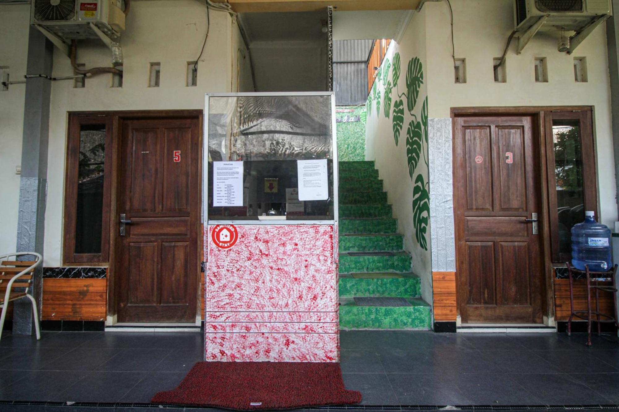 Super Oyo Capital O 2258 Santana Syariah Guest House Kartosuro Екстериор снимка